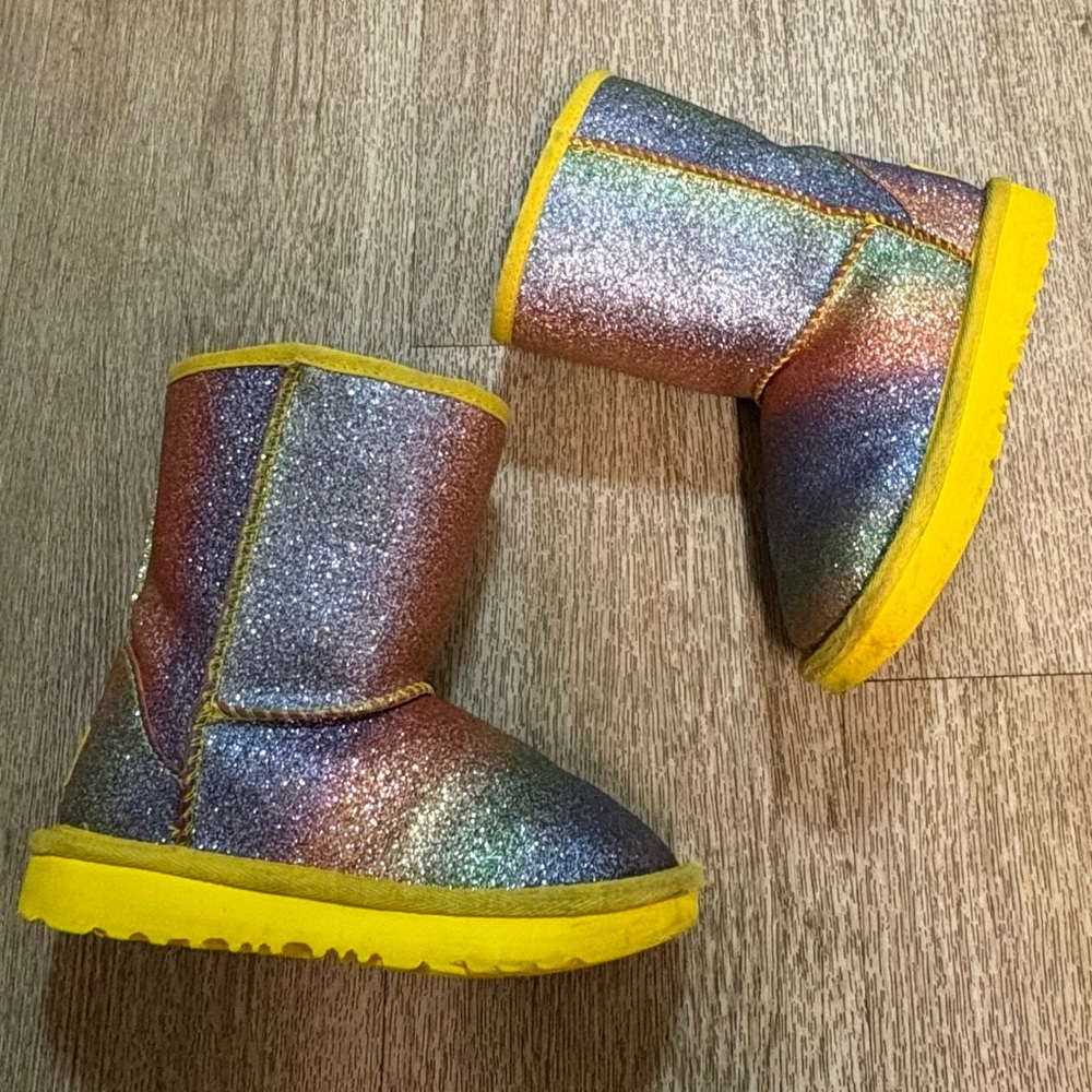 UGG KIDS CLASSIC II RAINBOW GLITTER BOOTS SIZE 10 - Picture 4 of 9